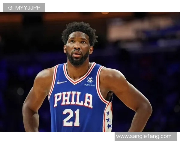 乔尔恩比德如何在NBA赛场上展现统治力与领导风范